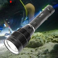 Ficklampor Torches Super High Power Dive LED Professional Dykning XHP70.2 Magnetisk switch 1 Modes + 26650 Batteriladdare