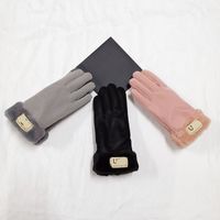 Diseñador Marca Letra Guantes para Invierno y Otoño Moda Mujeres CashMere Mittens Glove con Bola de piel encantadora Deporte al aire libre Gloves Winters Glovess