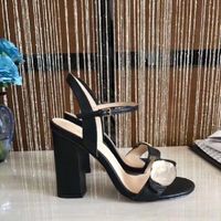Yaz Tasarımcı Sandal 2021 Kadın Lady Için Altın Gümüş Beyaz Siyah Kırmızı Sarı Slingback Düğün Yeni Tasarım Plaj Çar Moda Tıknaz Yüksek Topuk Seksi Sandalet Rahat Ayakkabı
