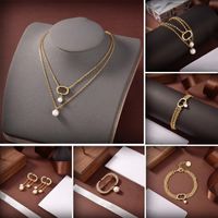 Set di gioielli da donna di design di lusso caldo Set di gioielli con collana oro orecchini con pendente perla e catena sottile stile moda buona Qulity