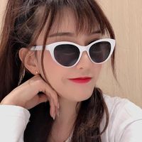 Gafas de gradiente de moda Pequeño marco ojo ojo de sol gafas 2021 Marca Unisex Cat-Eye Coloridas Gafas de sol para hombres / mujeres UV400