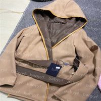 여성 트렌치 코트 디자이너를위한 새로운 여자 재킷 벨트 슬림 레이디 복장 재킷 큰 크기와 편지 스타일