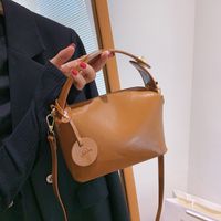 2021 한국어 스타일 특별 관심사 디자인 소프트 표면 손으로 가방 스퀘어 가방 귀여운 satchel 여자 복고풍 간단한 크로스 바디가 숄더 가방