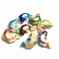 Handcrafted colorato smalto fortunato koi pesci perline fai da te cloisonne accessori di rame gioielli per la creazione di risultati collana orecchini orecchini bracciali 10pcs / lot