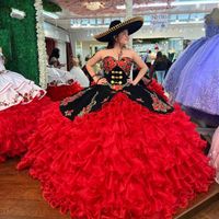 Charro Vestidos de 15 Años 2022 Preto e Vermelho Quinceanera Vestidos Floral Applique Ruffles Mexican Meninas Brithday Wear