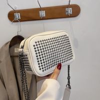 Kadınlar için Crossbody Çanta Çantalar ve Çanta Lüks Tasarımcı Omuz Messenger Perçin Siyah Beyaz Küçük Kare Çanta Çapraz Gövde