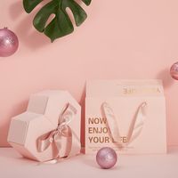 Hjärtformad present Wrap originalitet med handgåvor lådbox Läppstift Parfym Bow Set Packaging Portable Paper Case