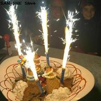다른 축제 파티 용품 여러 가지 빛깔의 6pcs 크리 에이 티브 직선 배럴 황금 샴페인 불꽃 놀이 마술 지팡이 촛불 케이크 장식