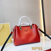 Luxurys Designers Sacs Handbag Postmanbags Messengerbags Hommes et femmes adaptés à un matériau en cuir de haute qualité Grand capacité classique simple bon Nice