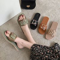 2021 nuove pantofole da donna esterna esterna estate sandali trasparenti e pantofole di moda metallo fibbia flip flop vacanza per il tempo libero sia Y0406