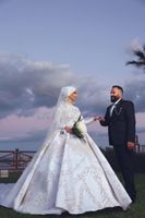 2022 Luxus Perlen Muslime Hochzeitskleid Dubai Arabisch Kristall Langarm Satin High Hals Brautkleider Individuell gemachte Vestidos de Novias