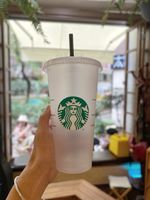 Starbucks 24 oz / 710 ml Plastik Tumbler Kapak Kullanımlık Temizle İçme Düz Alt Ayağı Şekli Saman Bardian Kupa Renk Değiştirme Flaş Kupası 50 adet DHL Ücretsiz 1