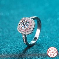 Geoki Luxe 925 Sterling Zilver Passed Diamond Test Perfecte Cut 1 CT Pink Micro Stone verharde D-kleur VVS1 Moissanite Square Ring