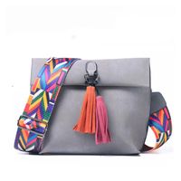 Сумки на плечах Связанные женщины мессенджер мешок для кисточки для кисточки женские дизайнерские сумочки с разноцветным ремешком