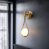 Lámpara de pared de bola de vidrio nórdico LED Lámpara de estar moderna lámpara de latón de la cama de la cama simple escaleras de pasillo