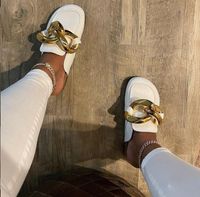 Terlik Katır Ayakkabı Kadın Flats Tasarımcı Slaytlar Boyutu 43 Beyaz Siyah Lüks Büyük Zincir Sandalet Moda Feminina Verao 2021 Pantoufle