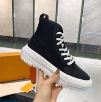 Lüks Tasarımcılar Sneaker Çizmeler Lady Yüksek Top Tıknaz Buzağı Martin Kış Bayanlar Ipek Dana Deri Deri Platformu Düz Moda 6965