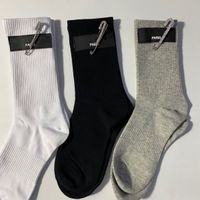 Дизайнер дизайн роскошные чулки мужские носки женские носки 100% хлопковые чулки высококачественные пожилые улицы Удобные длинные носки буквы с скрепкой