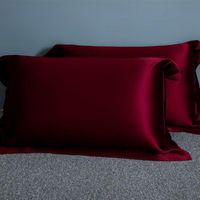 وسادة / وسادة ديكور 100٪ خالص التوت الحرير وسادة بلون ناعمة الطبيعية الحمراء الظلام الحمراء
