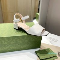 2022 Mais recente designer sandálias femininas chão plana confortável botão de logotipo de metal personalizado luxuoso e elegante 35-43 854858
