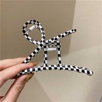 Luxury Black-and-white checkerboard hair clip headdress hairpin female head catch clip large online celebrity shark clip autumn and winter