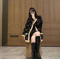 Мода-2022 Женские свитера Бренд Дизайнерская буква Pattern Cardigan пальто шерстяная смешанная женщина вязание женской одежды Дамы вязаные V-образным вырезом