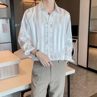 Camisas casuales para hombre Camisa de seda de rayas Vestido de calle Streetwear estilo Corea Manga larga Muestras de hombre Botón de lujo Down Social Tuxedo Hombres
