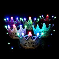 Party Mössor Parker Födelsedag Crown Glittery Led Celebration Presentation Välj mellan 4 Färg Super Stora Dekorationer för Barngåva
