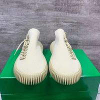 Ripple Sneakers Designer Sapatos femininos 2022 Moda de ver￣o Novo tend￪ncia Cor para combinar sapatos casuais Mesh listrado de borracha macia Tamanho do sapato 35-45