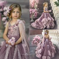 2020 Cute Flower Girl Dresses V Neck Lace Appliqued Beaded 3D Flower Girl Pageant Gowns Backless Bow Ruffle Tiered Skirt Birthday 2207