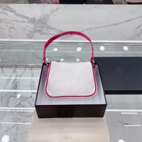 Net Fashion Bags Vermelho com a mesma cor Candy Cor Doce Ombro Bolsa Bolsa de Armpit 2022 New Women's Bag Designer Bolsas Bonito Carteira Clássica de Cowhide