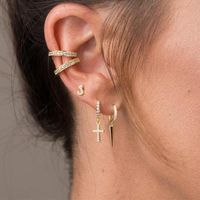 Piegaturale per piercing in oro pendente in oro pendente per le donne Trend Rivet Spada farfalla Accessori per le orecchie del telaio del lobo ankh