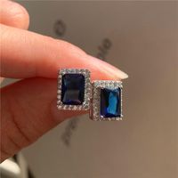 Estudar luxuoso fêmea de pedra azul de cristal Brincho prateado corto pequenos brincos quadrados de zircão quadrado casamento para feminino