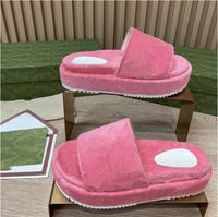 패션 럭셔리 여성 샌들 슬라이드 디자이너 슬리퍼 사탕 컬러 플랫 하이힐 두꺼운 바닥 고무 샌들 젤리 신발 플롭 플롭