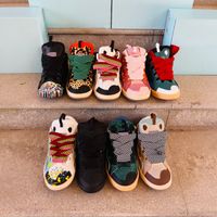 Sneakers de calçados em relevo na plataforma de borracha de bezerro em relevo Sapatos clássicos de luxo com tênis de couro de couro de malha de couro de couro