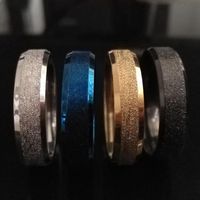 New 50pcs Top Color Mix aço inoxidável Rings de aço de 6 mm de dedo masculino de moda de dedo clássico anéis de casamento homens homens confortam Fit Quail222o