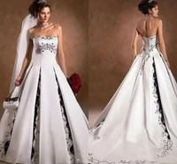 Retro White And Black Gothic Wedding Gowns Strapless Embroidery Lace-up Corset A-Line Bride Wedding Gown Robe de mariee
