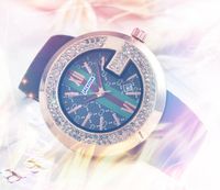 Mujeres para hombres de alta calidad Big Diamonds Ring Rating Watches Movimiento de cuarzo All the Crime Wallwatch Fabric Rubber Steel Business Clock anual