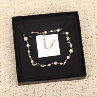 2022 Collier de pendentif à charme de qualité supérieure avec perles de coquille de nature et cristal pour les femmes de bijoux de fiançailles a un tampon de boîte ps4058a