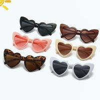 Vieeoease Girls Sunglasses 2022 New Fashion Plastic Heart Fr...