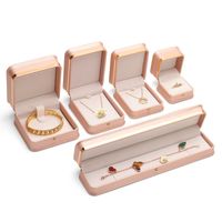 Jewelry Box PU República de cuero Collar Collar Collar Colgante Cajas de joyas Organizador de cajas de almacenamiento para propuesta Aniversario de bodas