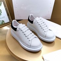Designer Casual Shoes Black Velvet Tail Triple White Reflective mens women Sneakers Dust Pink Light Blue Rainbow Laces Metallic Silver Metallic Gold Trainers sdd