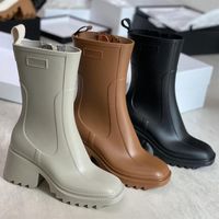 Luxurys Designers Women Rain Boots England Style Waterproof Welly PVC Water Rains Shoe Zipper Vintage Square head shoes Fashion Kn297d