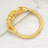 Брушковые золотые браслеты очарование браслетов для женщин 24 тыс. Высококачественные медные ювелирные украшения.