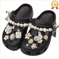 Роскошные стразы Ат -Хрупки дизайнер дизайнер Diy Pearl Shoes Chaine Accessories Accessories for Jibs Clogs Hello Kids Women Girl Gifts 220527
