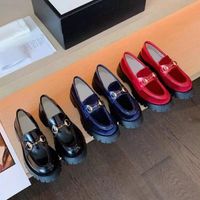 أحذية سميكة سميكة غير رسمية للنساء سفر جلدي حذاء رياضة حذاء رياضة 100 ٪ من أزياء أزياء سيدة مصممة منصة يدير المدربون أحذية رياضية صالة ألعاب رياضية الحجم 35-40-41 مع صندوق