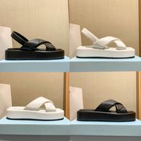 2022 Mode gesteppte Nappa Lederkreuzskross Flachform Sandalen Luxus Slipper Frauen Schuhe weiß schwarz flach sommer sandal womens designer Strandschuppen rutscheln