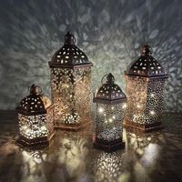 Decorazione per feste retrò in ferro battuto vento cavo lanterna atmosfera decorativa marocchina Led piccoli ornamenti Props b6n6