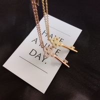 Moda Women Luxury Designer Colar Chaker Chain Crystal 18K Gold Bated Gold Gold Bated Aço inoxidável Carta de flores de pingentes Jóias de Declaração x403
