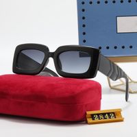 Óculos de sol de designer de moda para mulheres homens clássicos óculos de óculos de óculos de praia ao ar livre Man Woman 5 Color Signatura triangular opcional com caixa